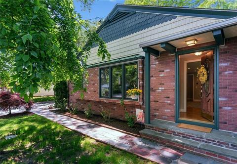 5 Rainbow Ct, Warwick, RI 02889 photo 3
