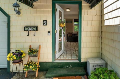 5 Rainbow Ct, Warwick, RI 02889 photo 2
