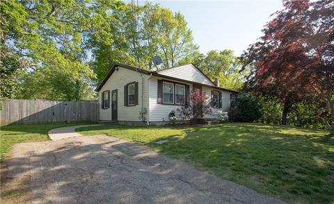 5 Reddington St, Coventry, RI 02816 photo 4