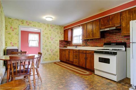 22 Ridgeway Dr, Warren, RI 02885 photo 5