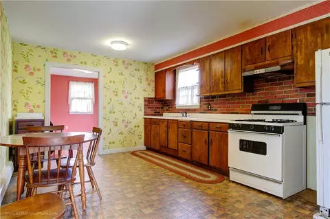22 Ridgeway Dr, Warren, RI 02885 photo 5