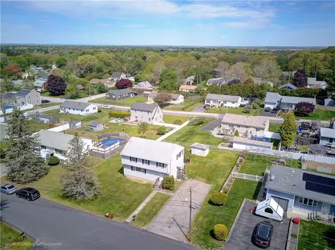 22 Ridgeway Dr, Warren, RI 02885 photo 4