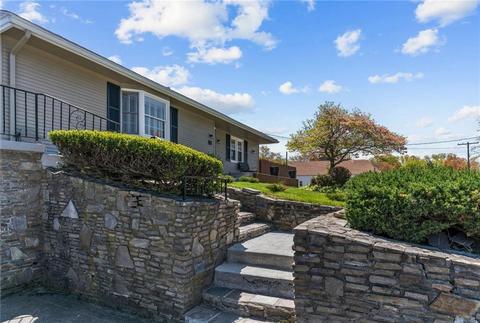 52 St Louis Ave, Woonsocket, RI 02895 photo 4