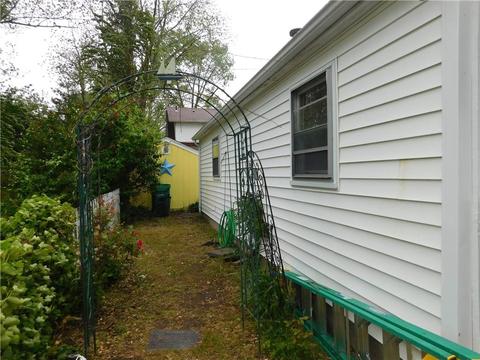 18 Mohawk Ave, Warwick, RI 02889 photo 2