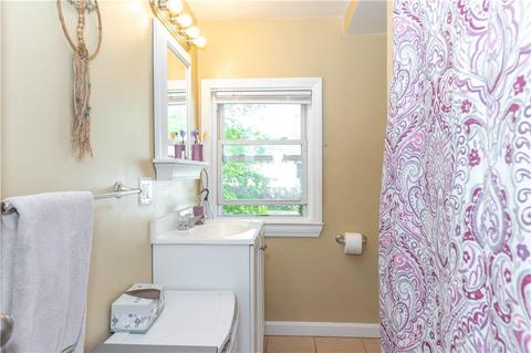 96 Oakside St, Warwick, RI 02888 photo 8