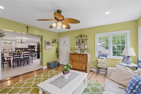 107 Spring St, Woonsocket, RI 02895 photo 17