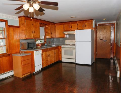 190 Holmes Rd, Warwick, RI 02888 photo 3