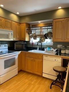 51 Conrad St, Woonsocket, RI 02895 photo 2