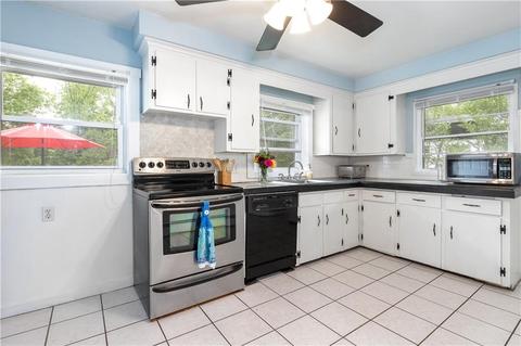 23 Carrs Ln, Warwick, RI 02886 photo 4