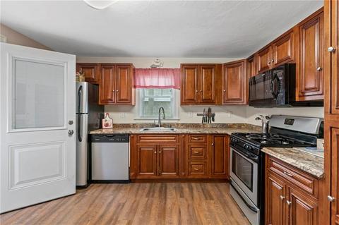 916 Park Ave, Woonsocket, RI 02895 photo 13