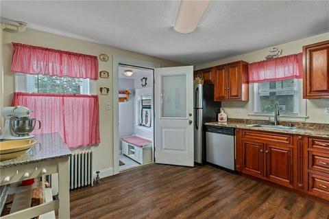 916 Park Ave, Woonsocket, RI 02895 photo 11