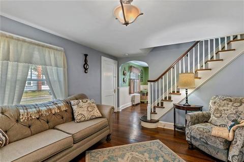 916 Park Ave, Woonsocket, RI 02895 photo 5