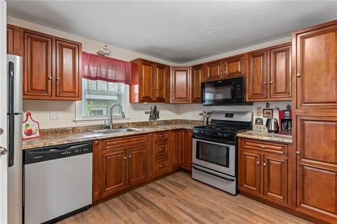 916 Park Ave, Woonsocket, RI 02895 photo 14