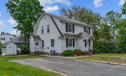 916 Park Ave, Woonsocket, RI 02895 photo 2