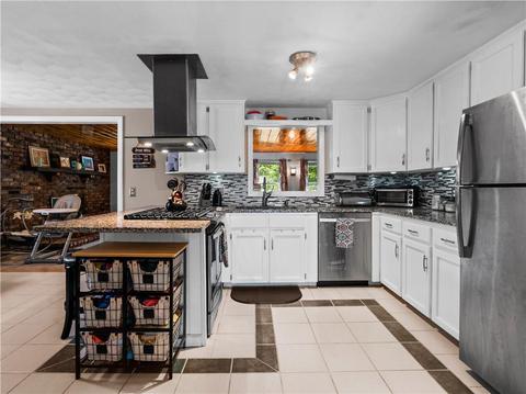 211 Getchell Ave, Woonsocket, RI 02895 photo 6