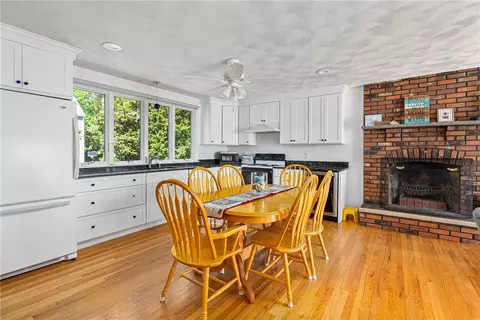 26 Riptide Dr, Saunderstown, RI 02874 photo 12