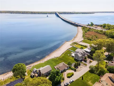 26 Riptide Dr, Saunderstown, RI 02874 photo 2