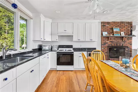 26 Riptide Dr, Saunderstown, RI 02874 photo 13