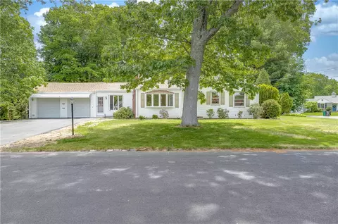 196 Lansdowne Dr, Warwick, RI 02888 photo 3
