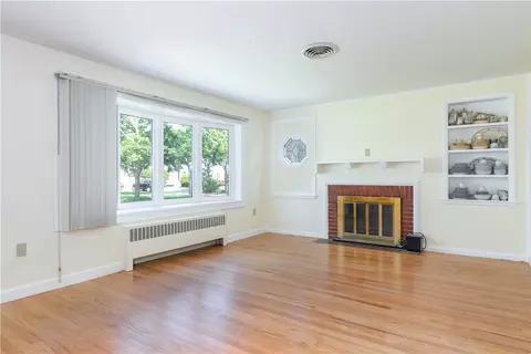 196 Lansdowne Dr, Warwick, RI 02888 photo 5
