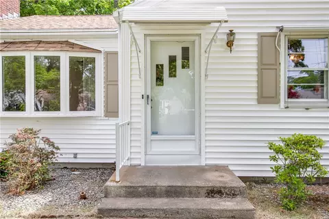 196 Lansdowne Dr, Warwick, RI 02888 photo 4