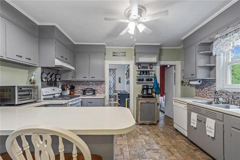 569 Gaskill St, Woonsocket, RI 02895 photo 4