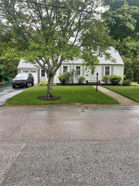 5 Pilgrim Dr, Warwick, RI 02888 photo 1