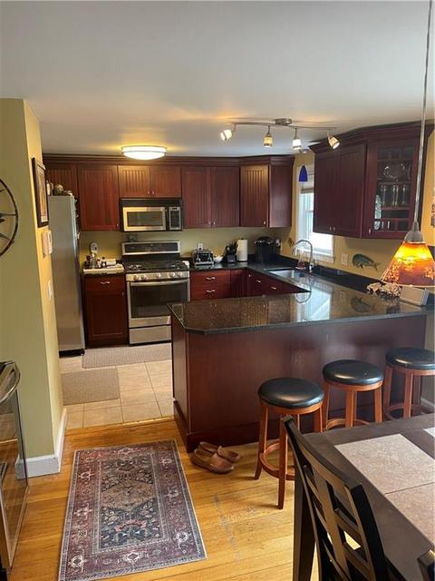 5 Pilgrim Dr, Warwick, RI 02888 photo 4
