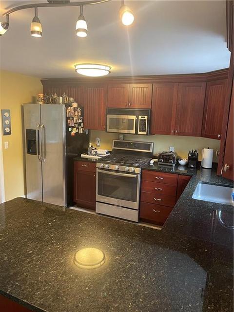 5 Pilgrim Dr, Warwick, RI 02888 photo 6