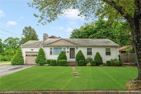 4 Baker St, Warwick, RI 02886 photo 1