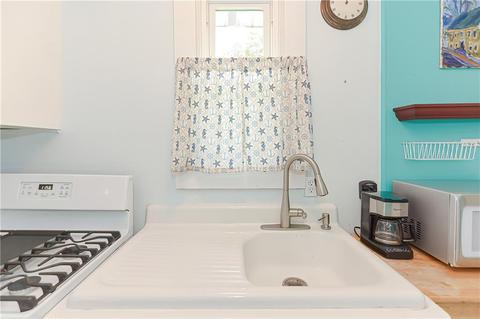 33 Everett Ave, Bristol, RI 02809 photo 16