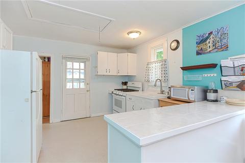 33 Everett Ave, Bristol, RI 02809 photo 8