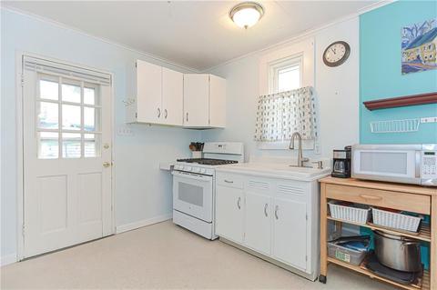 33 Everett Ave, Bristol, RI 02809 photo 12