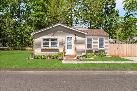 45 Pinehurst Ave, Warwick, RI 02889 photo 1