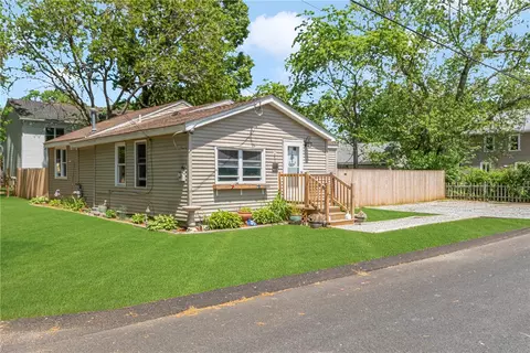 45 Pinehurst Ave, Warwick, RI 02889 photo 2