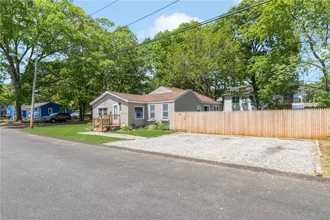 45 Pinehurst Ave, Warwick, RI 02889 photo 3