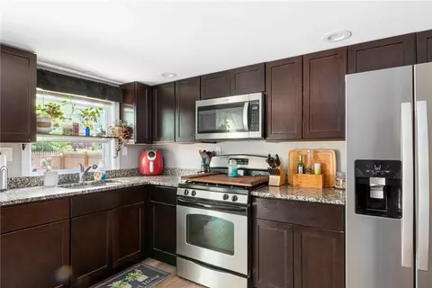 45 Pinehurst Ave, Warwick, RI 02889 photo 6