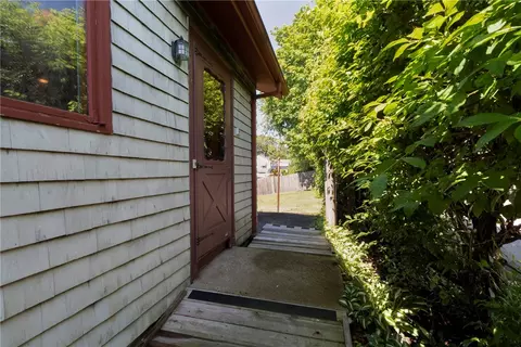 357 Parkside Dr, Warwick, RI 02888 photo 9