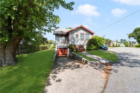 357 Parkside Dr, Warwick, RI 02888 photo 2