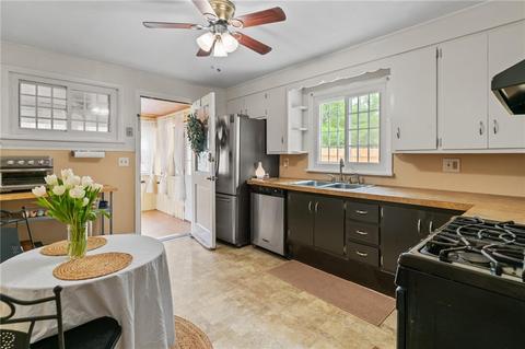 87 Mapleton St, Cranston, RI 02910 photo 8