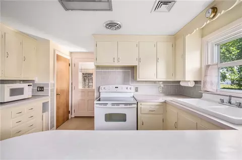 130 Gorham Ave, Warwick, RI 02886 photo 16