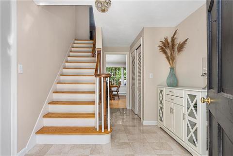 79 Ladderlook Rd, Warwick, RI 02886 photo 4