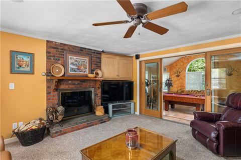 79 Ladderlook Rd, Warwick, RI 02886 photo 16