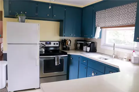 165 Hamilton St, Woonsocket, RI 02895 photo 11
