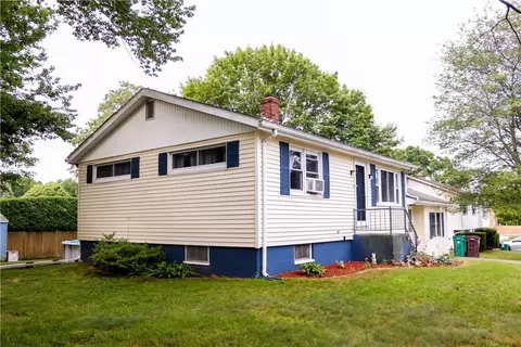 165 Hamilton St, Woonsocket, RI 02895 photo 4
