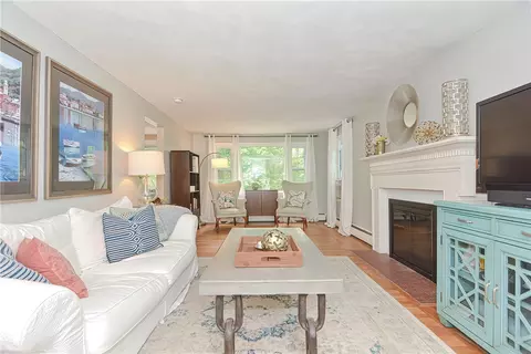 75 Hedgerow Dr, Warwick, RI 02886 photo 3