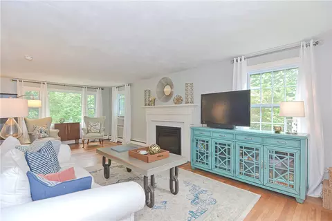 75 Hedgerow Dr, Warwick, RI 02886 photo 4