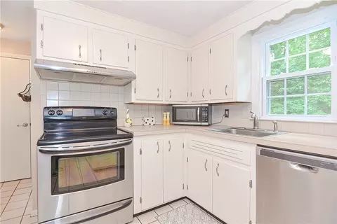 75 Hedgerow Dr, Warwick, RI 02886 photo 14