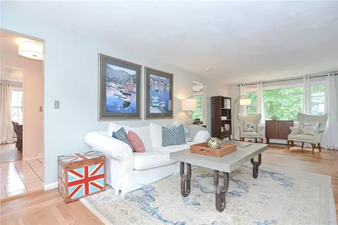 75 Hedgerow Dr, Warwick, RI 02886 photo 2