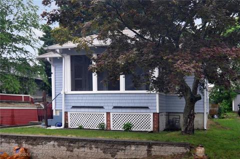 28 Warner St, Woonsocket, RI 02895 photo 2